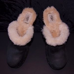 UGG Size 8 Black Leather Kalie Clogs